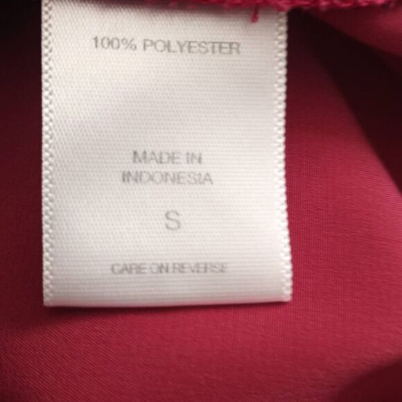 NEW YORK AND COMPANY MAROON BLOUSE SZ.S EUC. - Picture 5 of 6